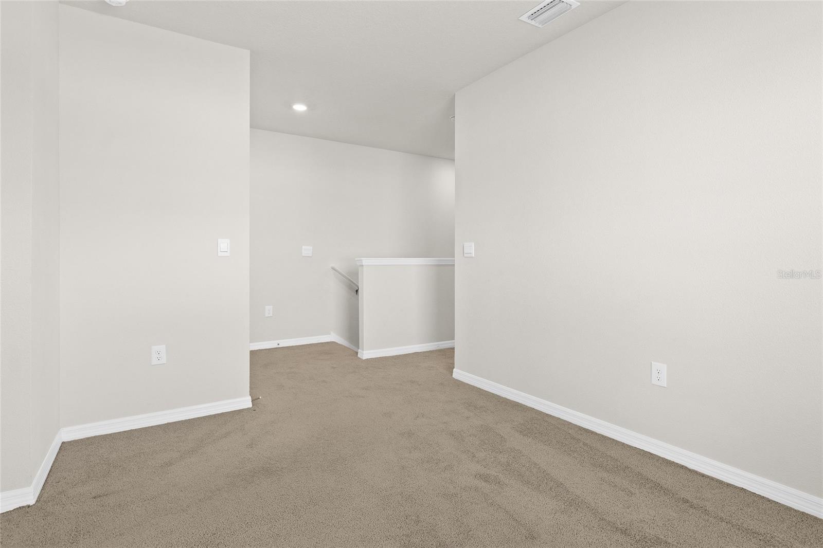 WOODLEAF HAMMOCK A REP OF A POR O - Residential Lease