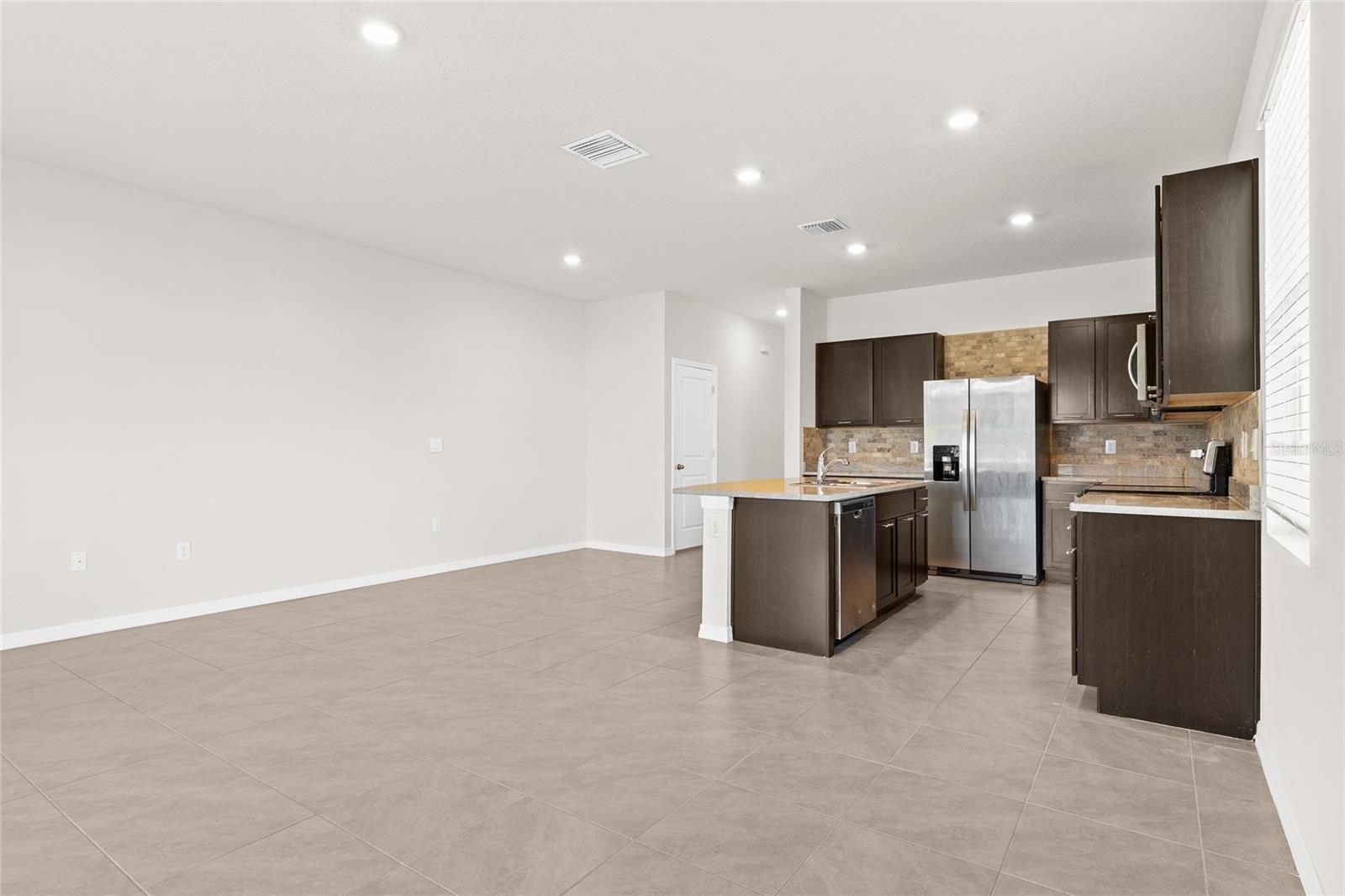 WOODLEAF HAMMOCK A REP OF A POR O - Residential Lease