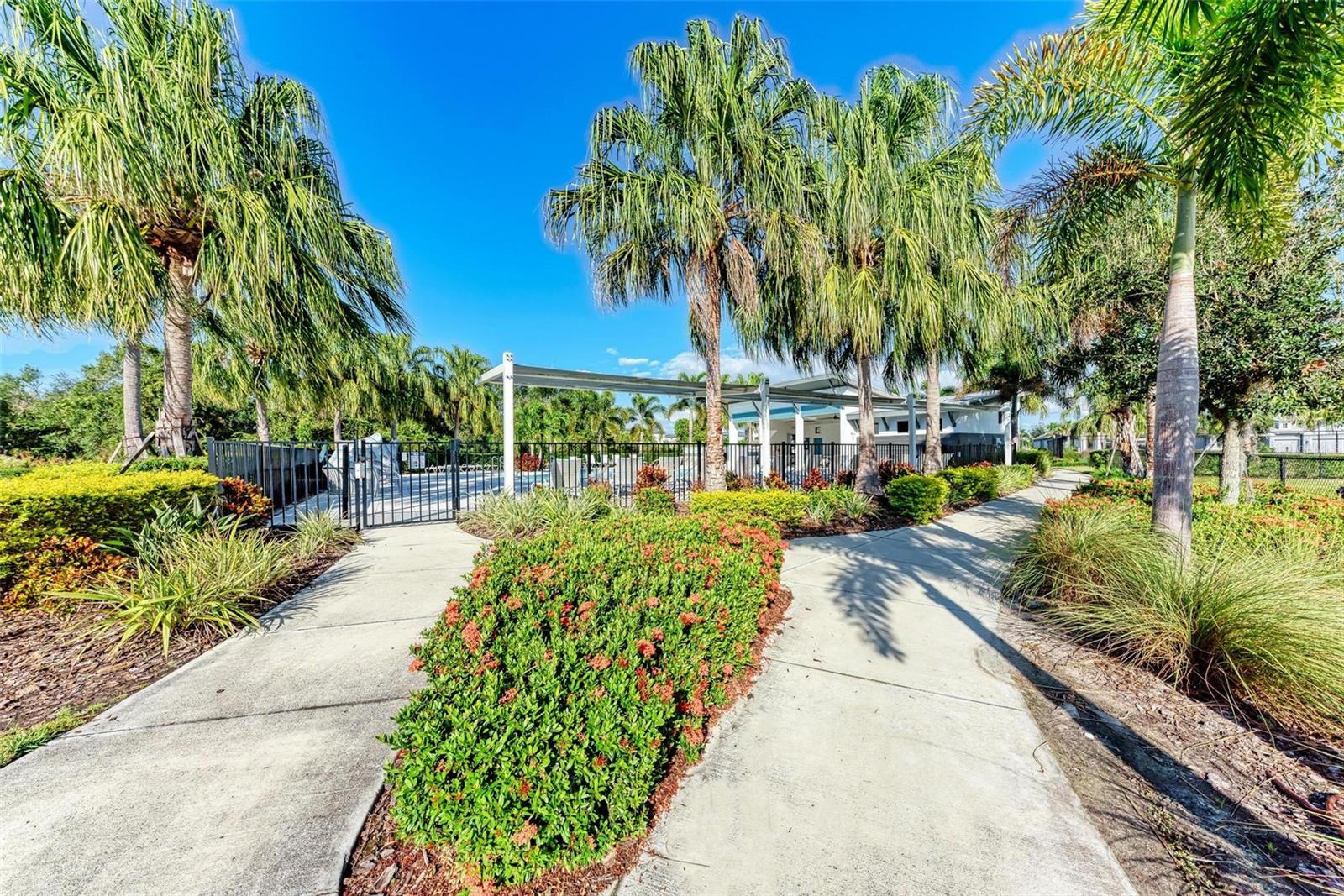 WOODLEAF HAMMOCK A REP OF A POR O - Residential Lease