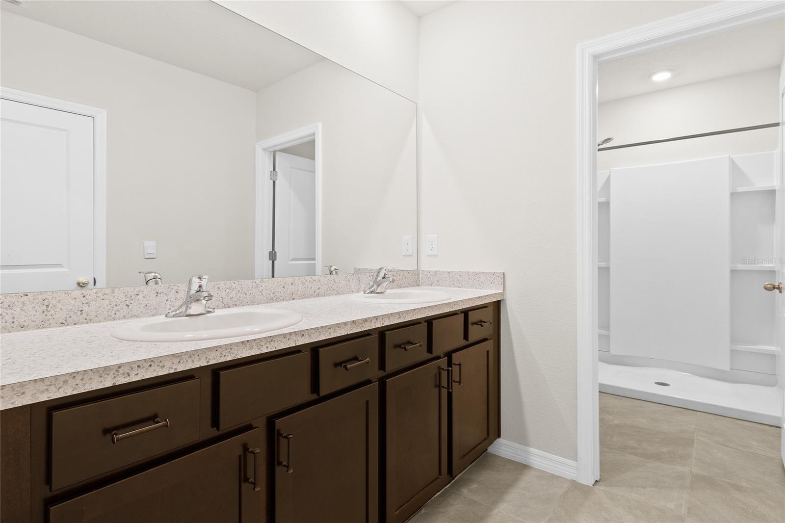 WOODLEAF HAMMOCK A REP OF A POR O - Residential Lease