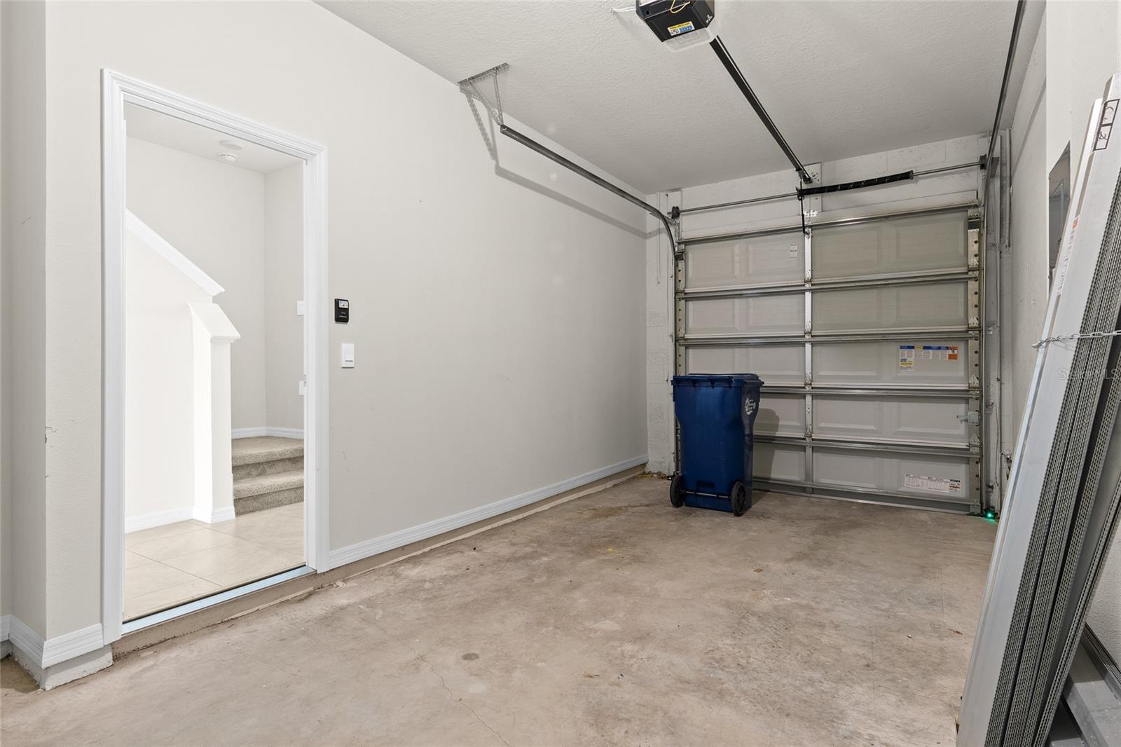 WOODLEAF HAMMOCK A REP OF A POR O - Residential Lease