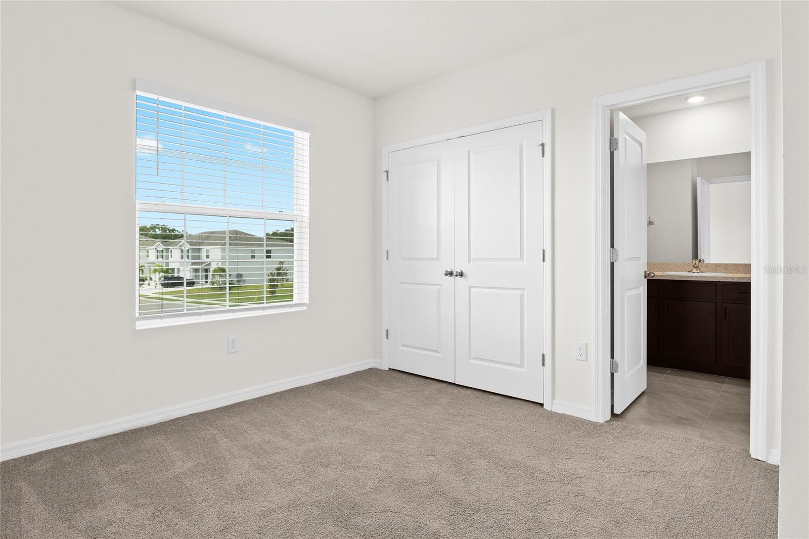 WOODLEAF HAMMOCK A REP OF A POR O - Residential Lease