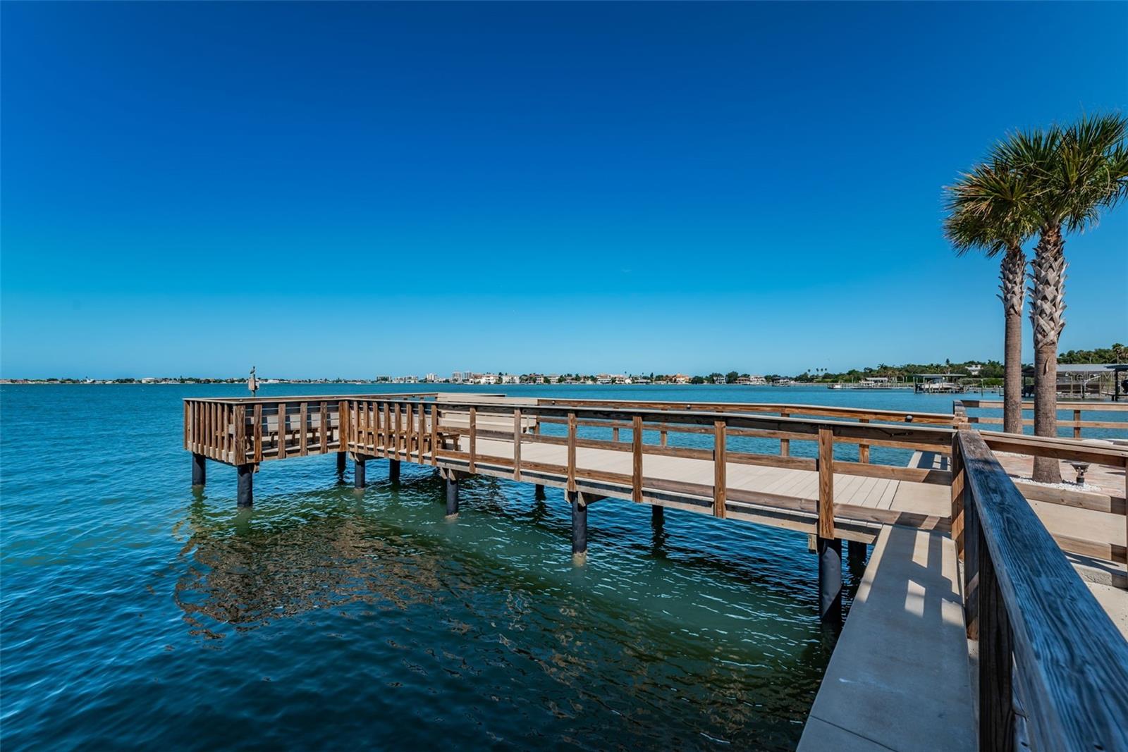 HARBOUR CLUB CONDO NO 3 - Residential