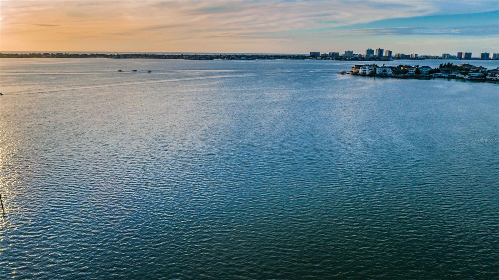 HARBOUR CLUB CONDO NO 3 - Residential