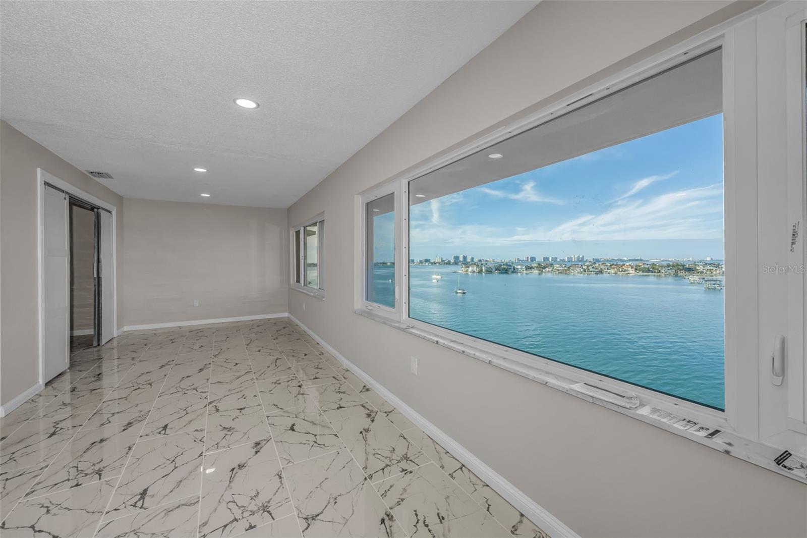 HARBOUR CLUB CONDO NO 3 - Residential