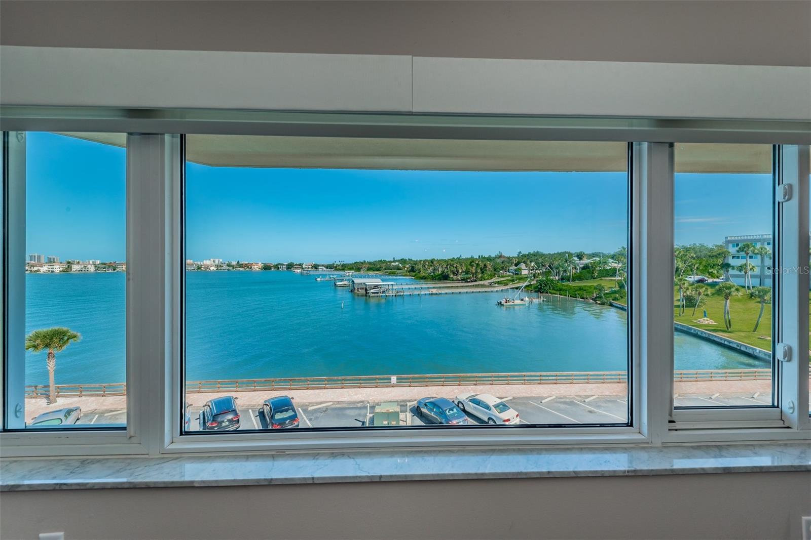 HARBOUR CLUB CONDO NO 3 - Residential