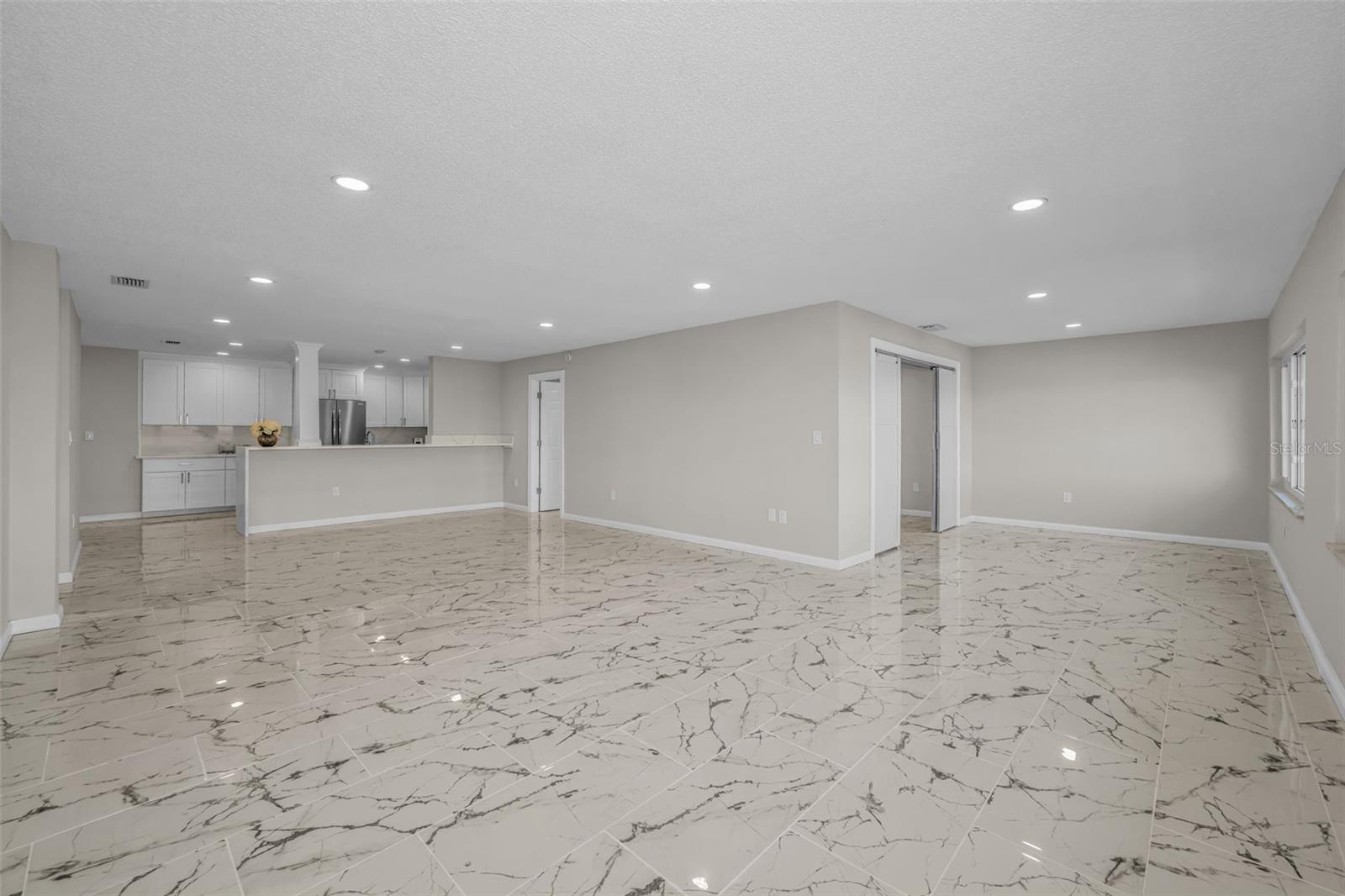 HARBOUR CLUB CONDO NO 3 - Residential