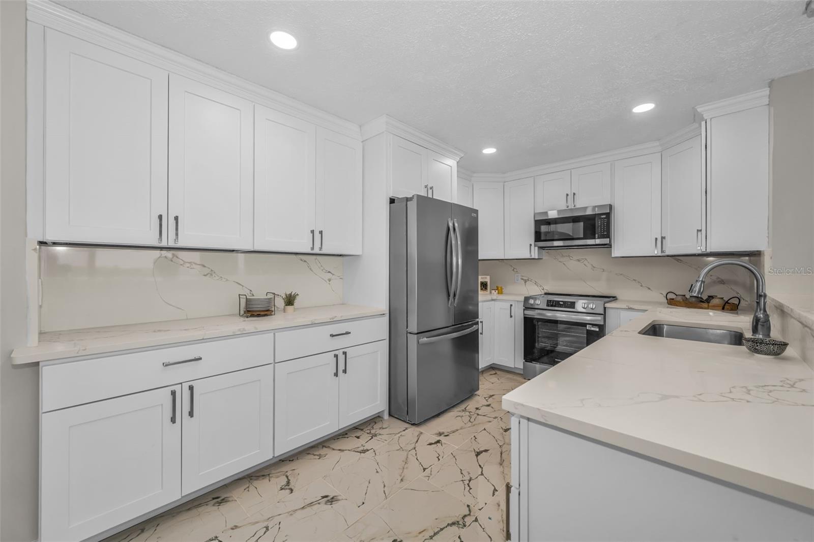 HARBOUR CLUB CONDO NO 3 - Residential