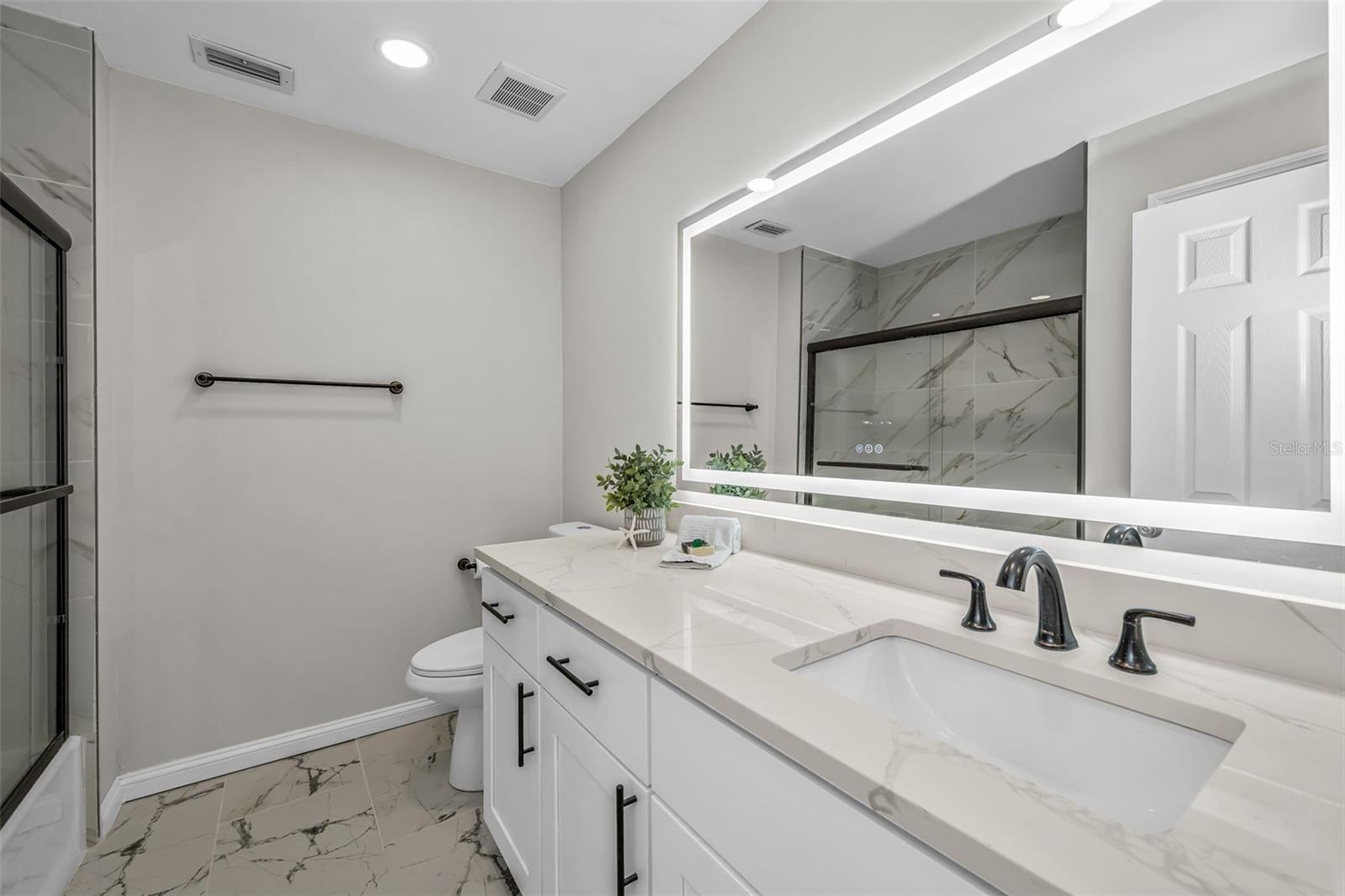 HARBOUR CLUB CONDO NO 3 - Residential