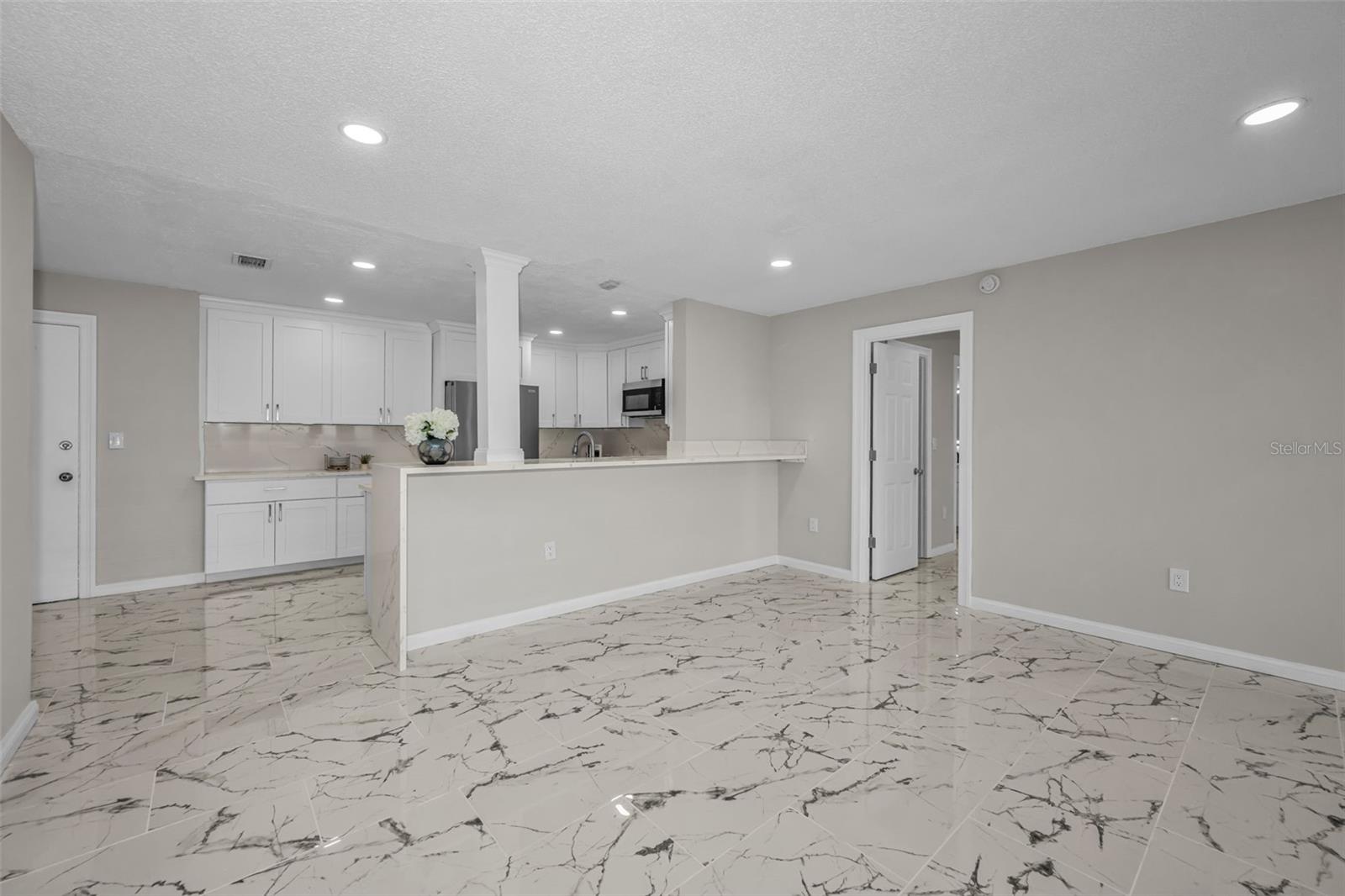 HARBOUR CLUB CONDO NO 3 - Residential