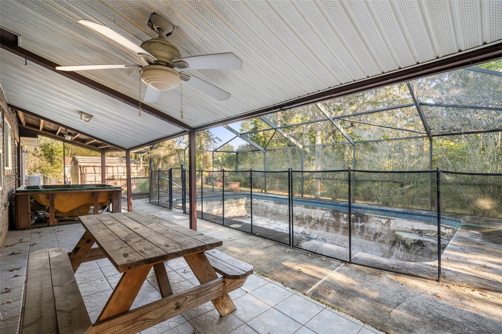 GOLDEN ACRES - Residential