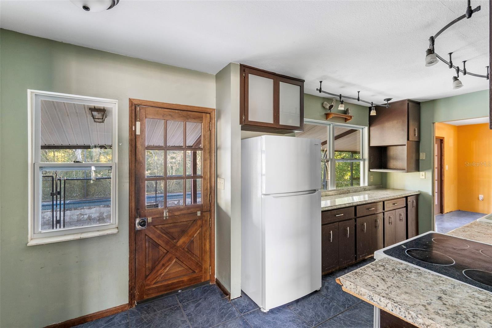 GOLDEN ACRES - Residential