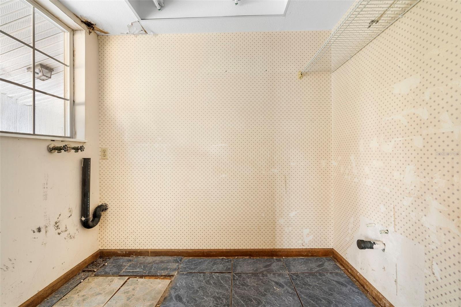 GOLDEN ACRES - Residential