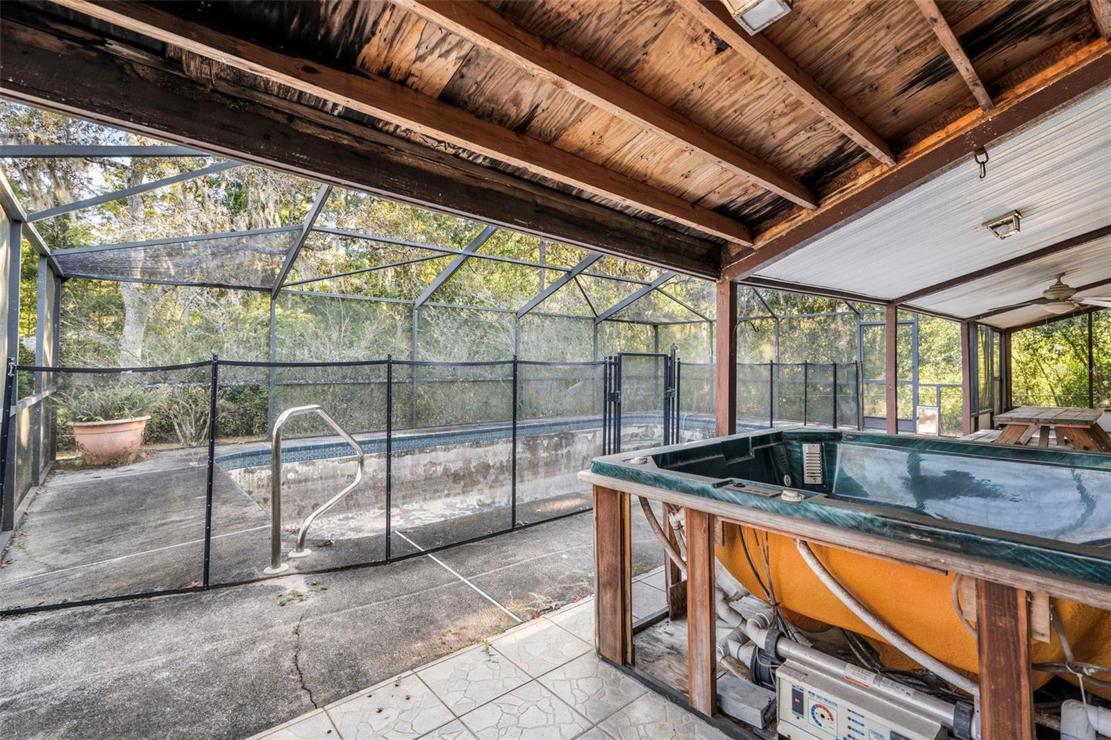 GOLDEN ACRES - Residential