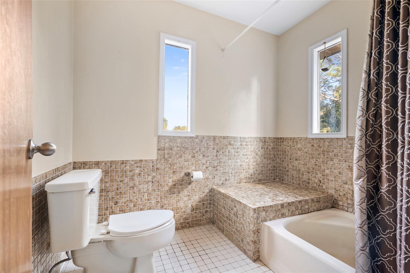 GOLDEN ACRES - Residential