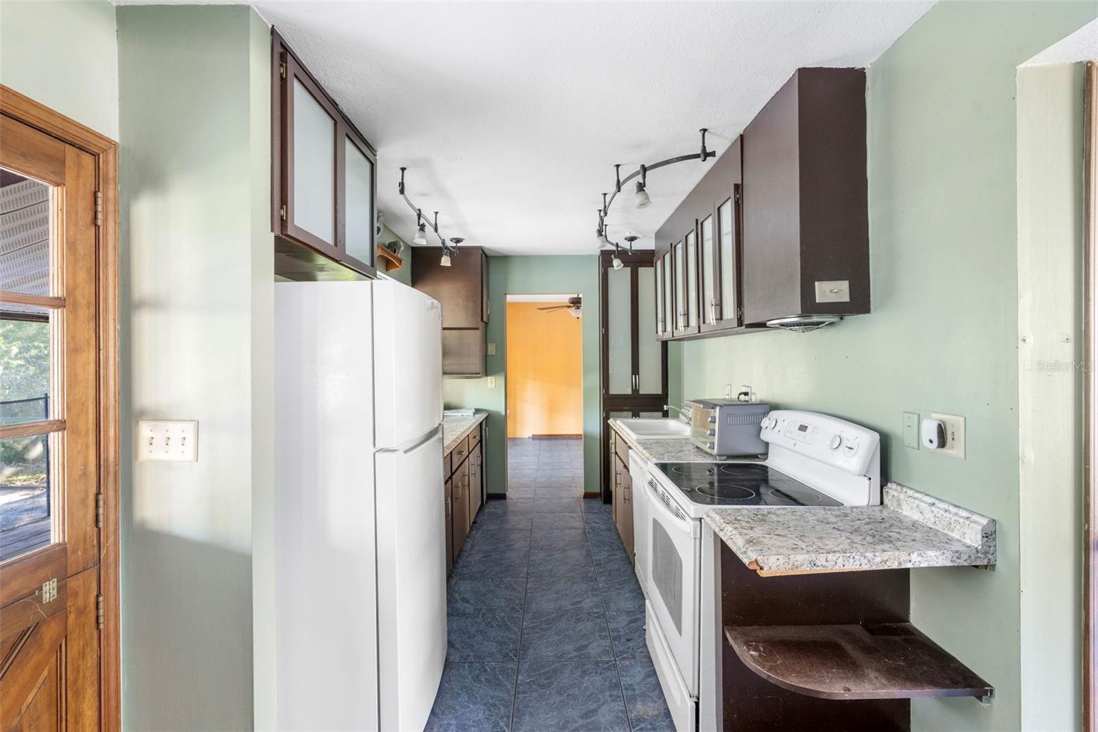 GOLDEN ACRES - Residential