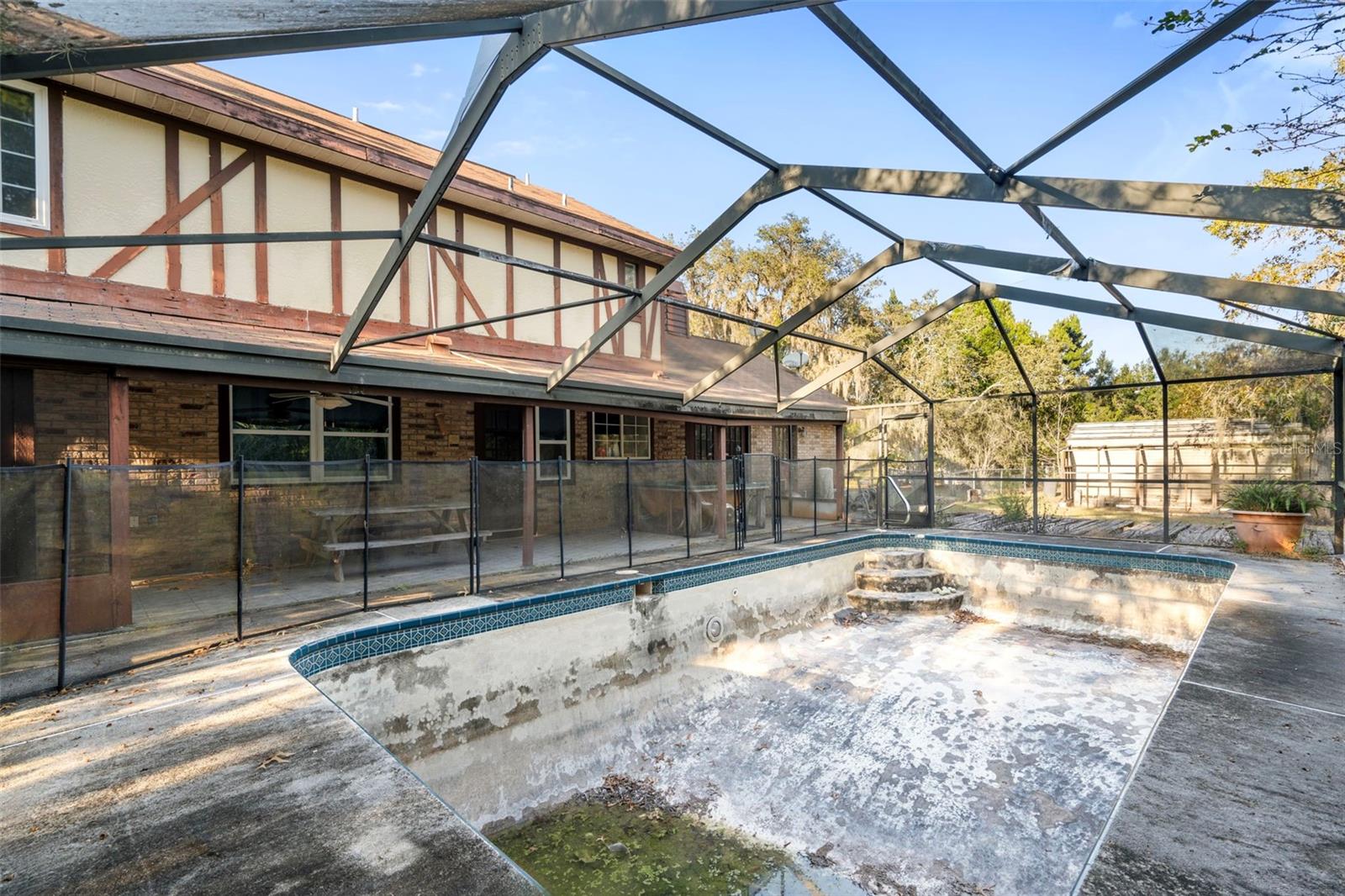 GOLDEN ACRES - Residential