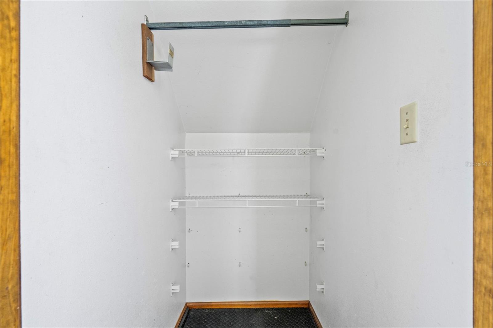 GOLDEN ACRES - Residential