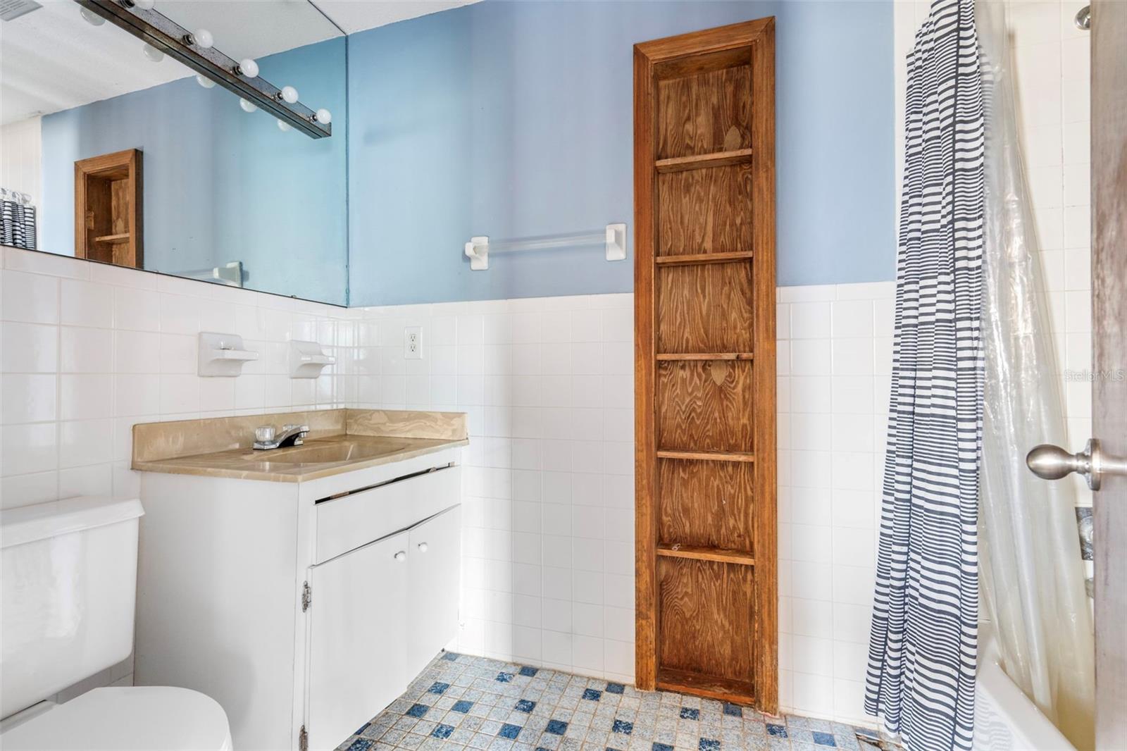 GOLDEN ACRES - Residential