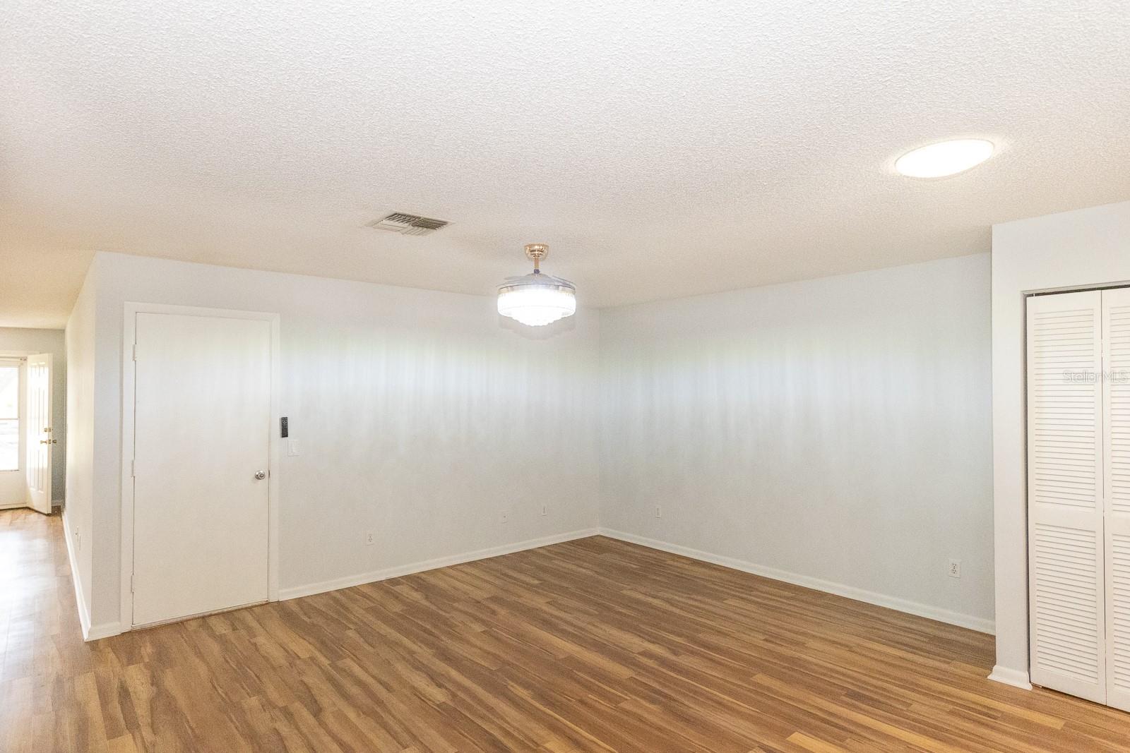 ON TOP OF THE WORLD CENTRAL - Residential