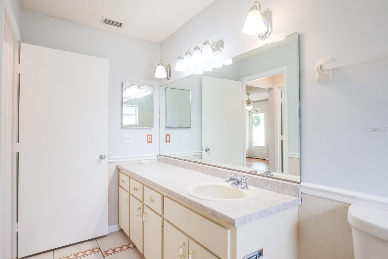 ON TOP OF THE WORLD CENTRAL - Residential