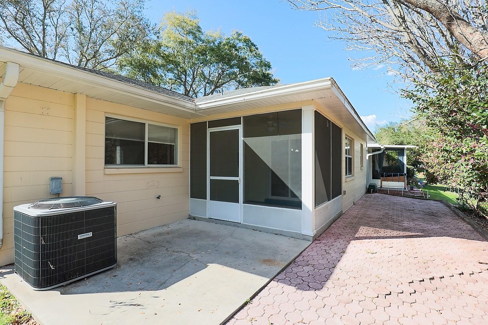 ON TOP OF THE WORLD CENTRAL - Residential