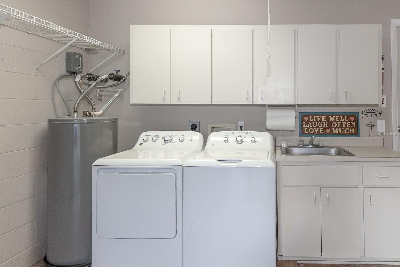 ON TOP OF THE WORLD CENTRAL - Residential