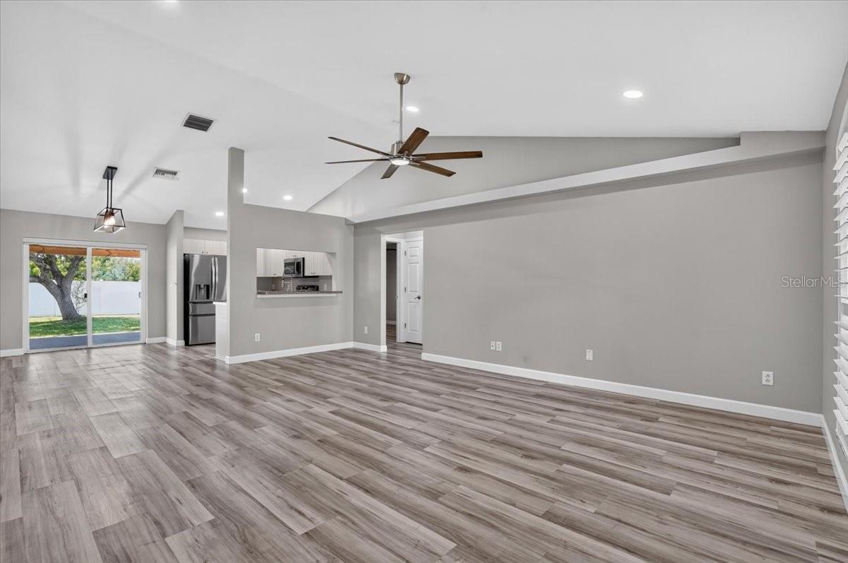 5815 33RD DRIVE E