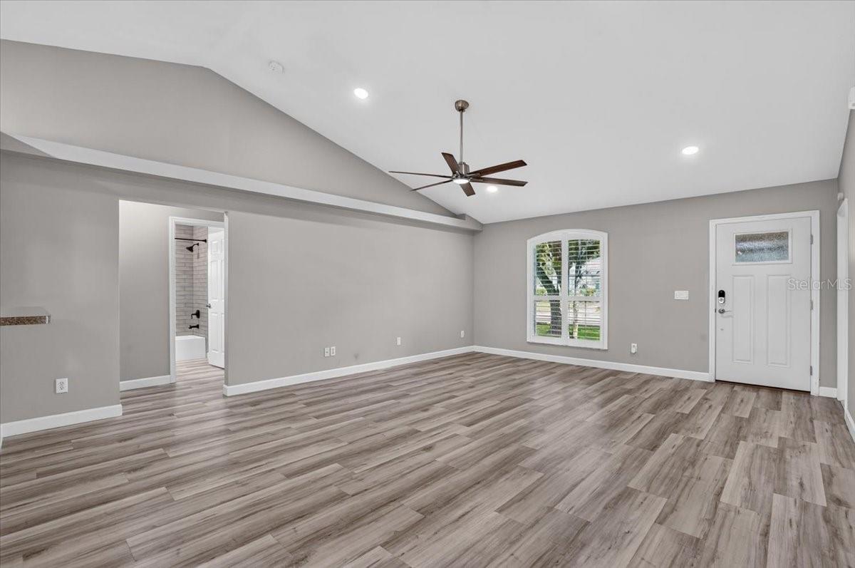 5815 33RD DRIVE E