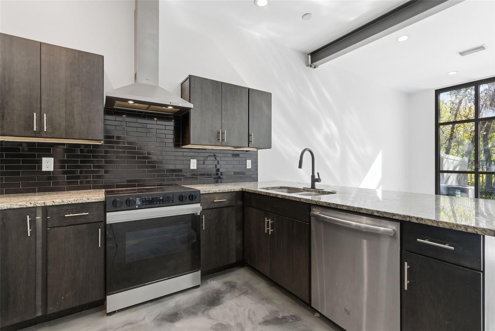 CARROLLWOOD CROSSINGS 2 - Residential