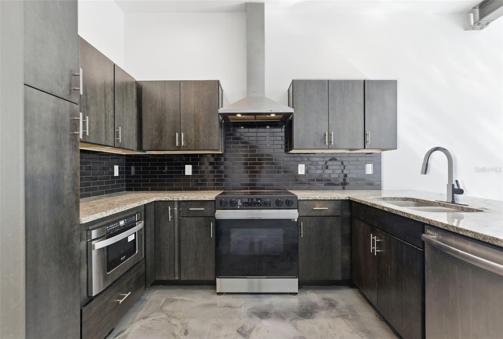 CARROLLWOOD CROSSINGS 2 - Residential