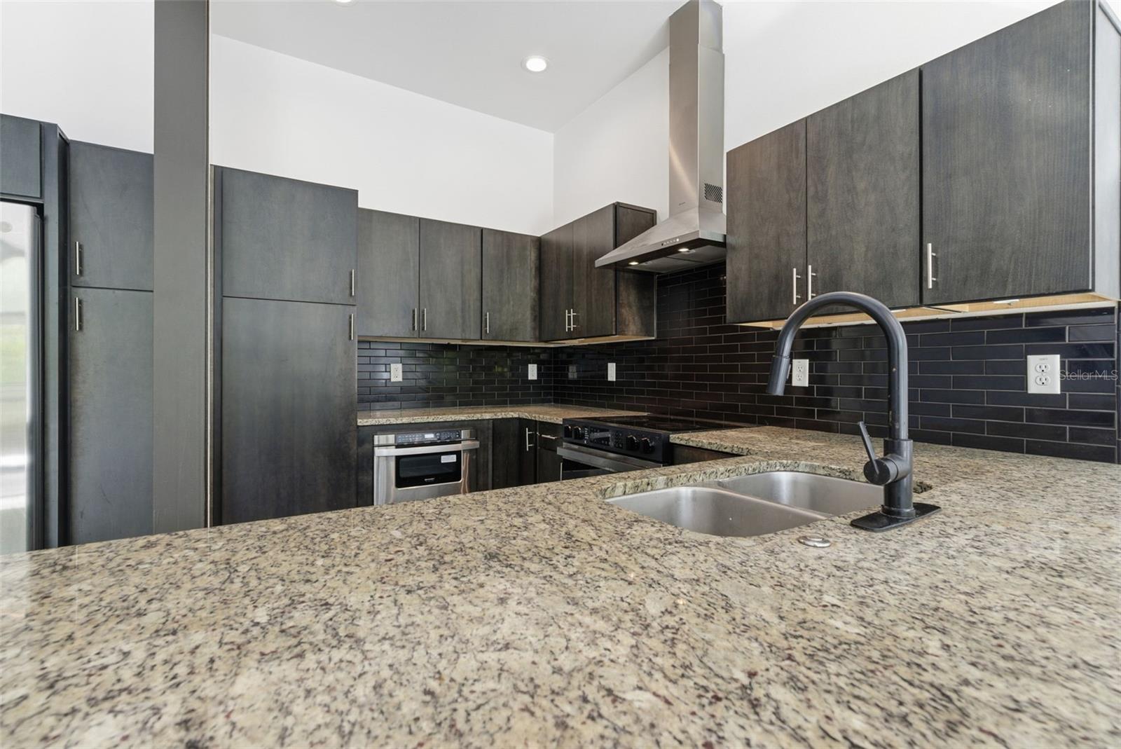 CARROLLWOOD CROSSINGS 2 - Residential