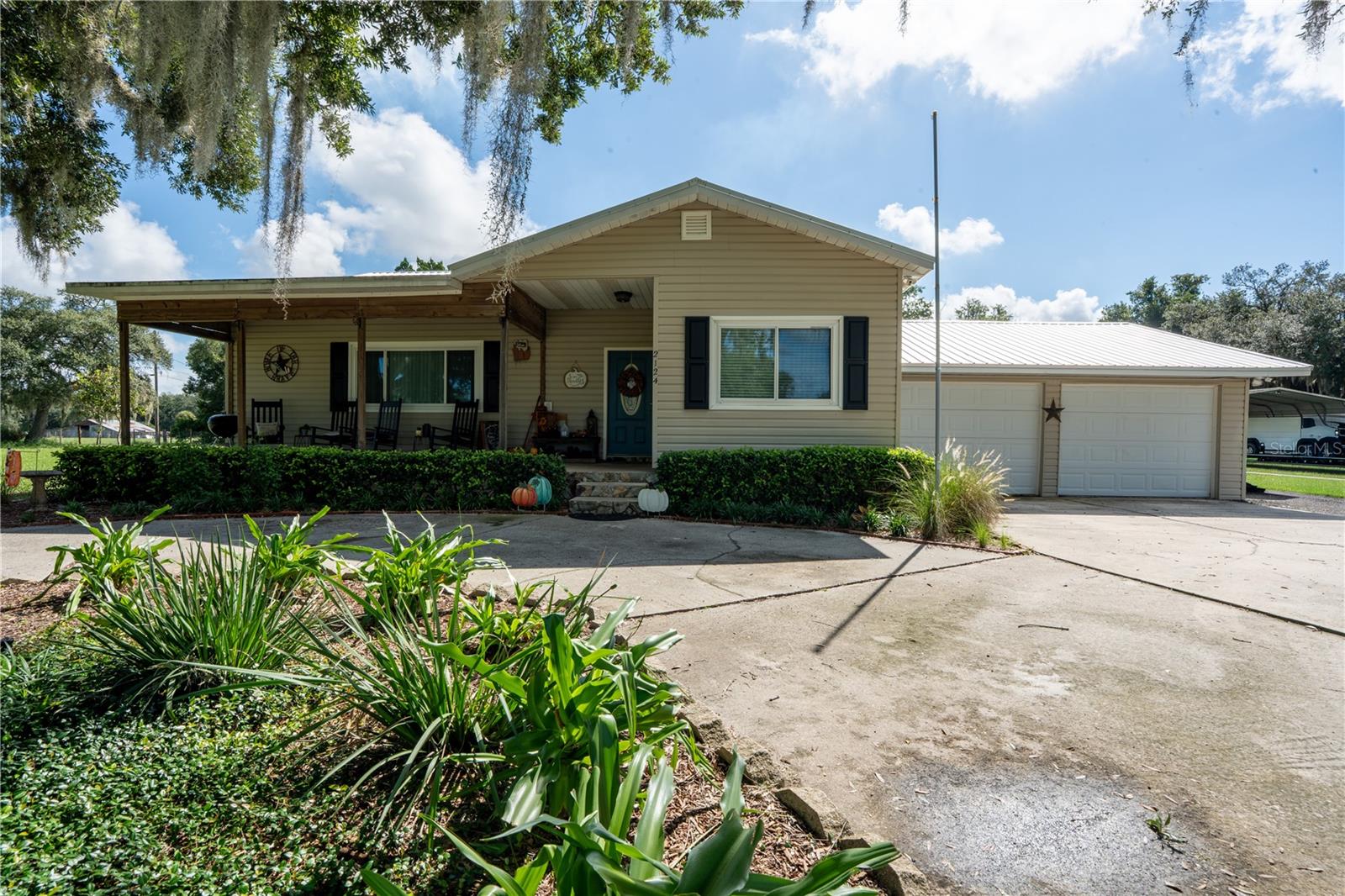 2124 FOX RUN LANE