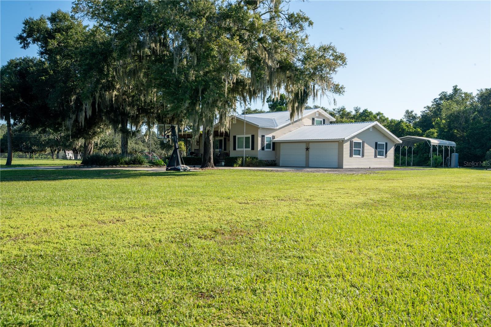 2124 FOX RUN LANE