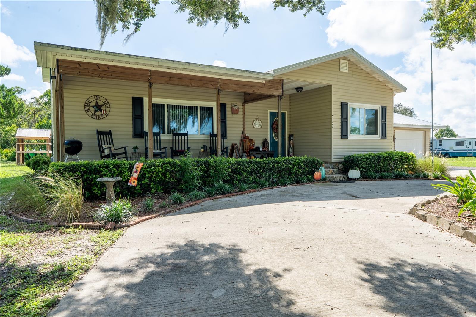 2124 FOX RUN LANE