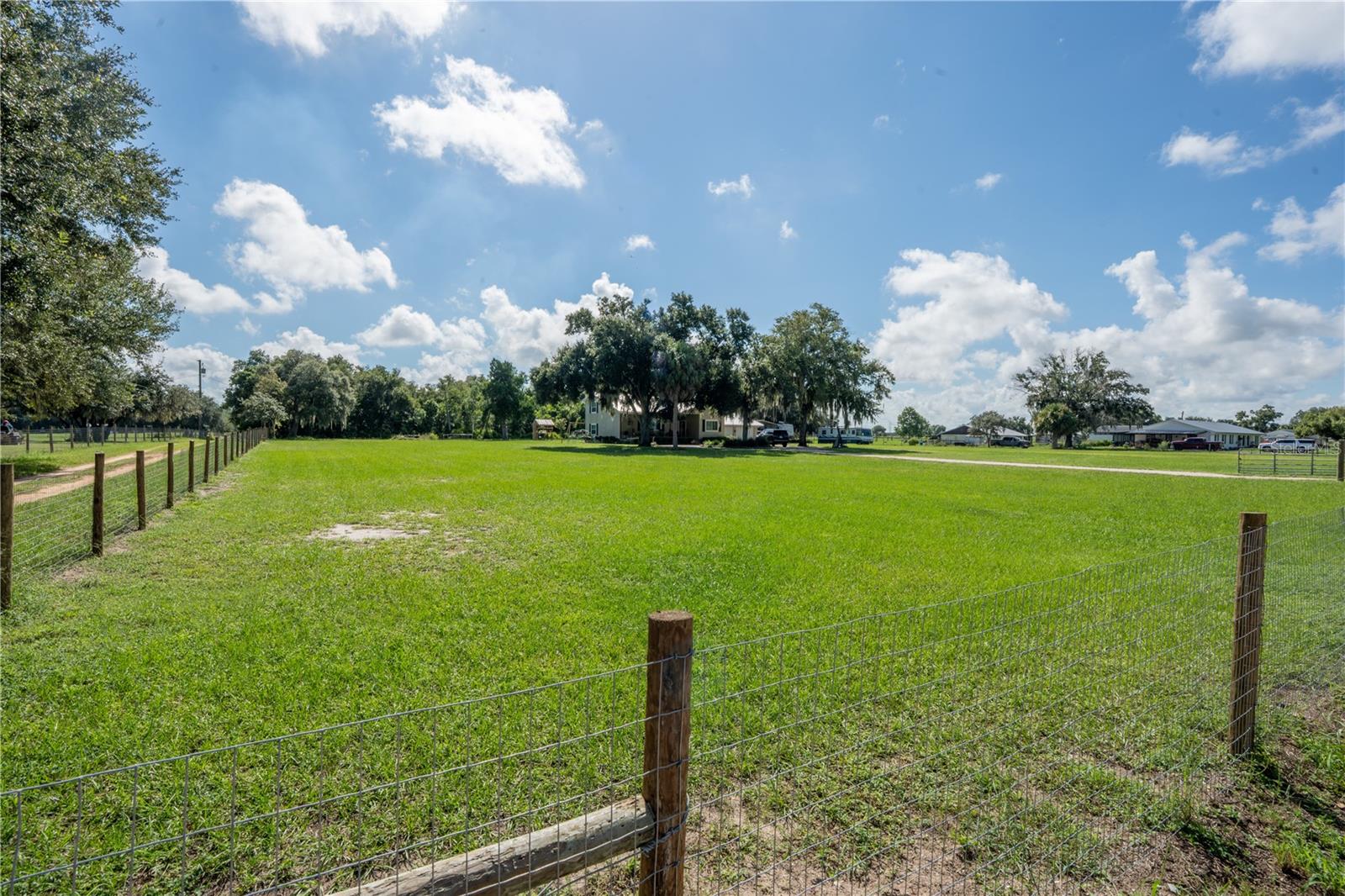 2124 FOX RUN LANE