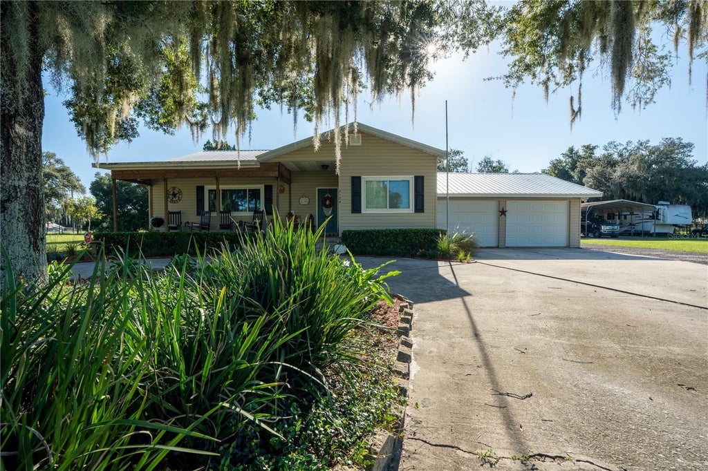 Photo of 2124 Fox Run Lane, Lake Wales, FL 33898 (MLS # L4964975)