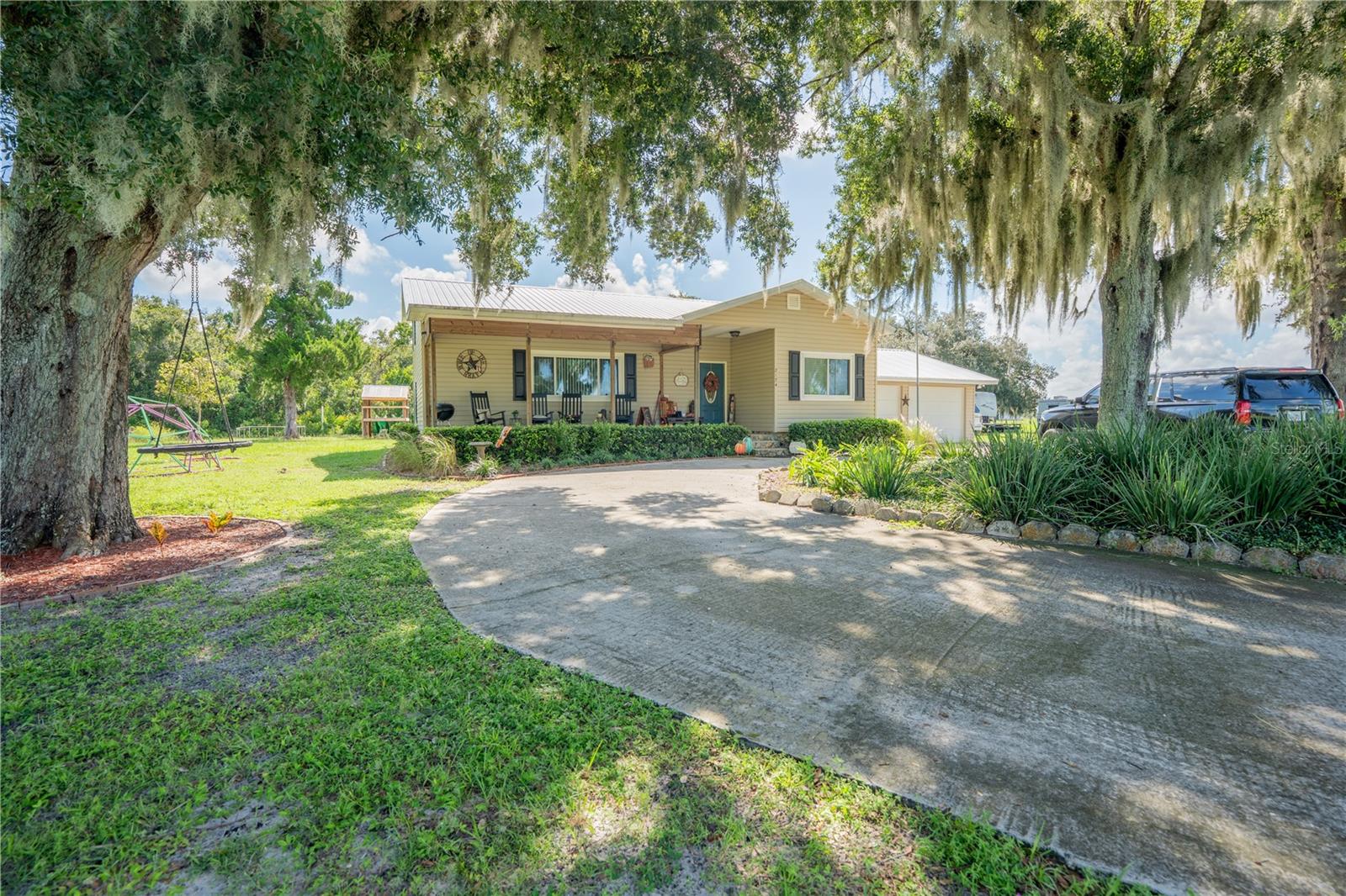 2124 FOX RUN LANE