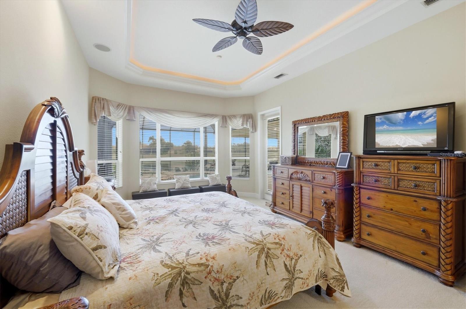 PELICAN POINTE GOLF & CNTRY CL - Residential