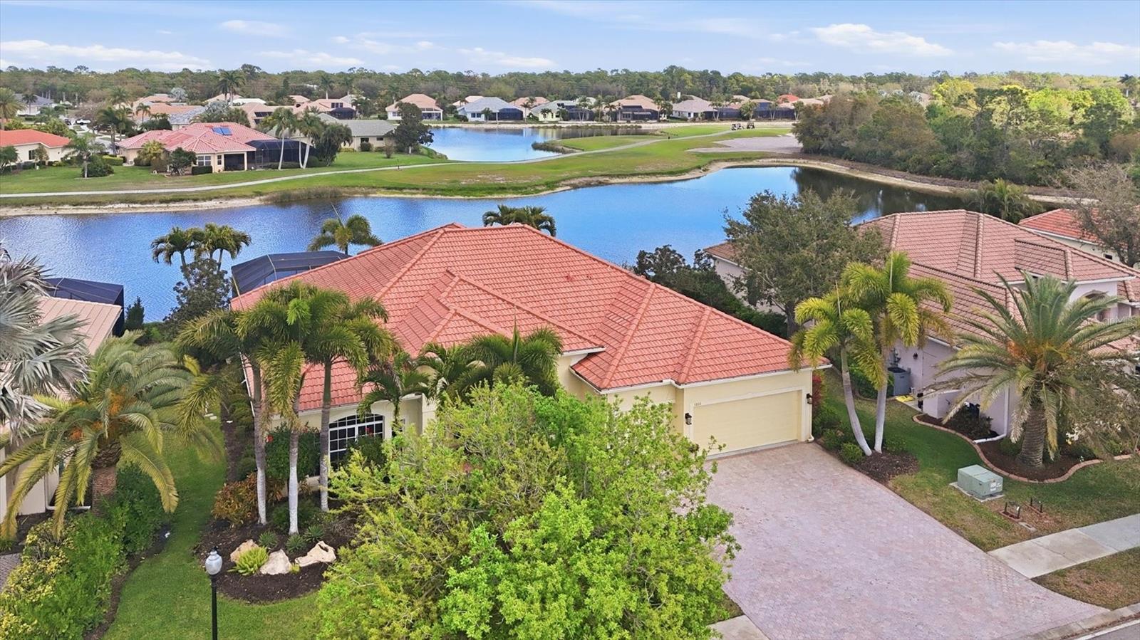 PELICAN POINTE GOLF & CNTRY CL - Residential