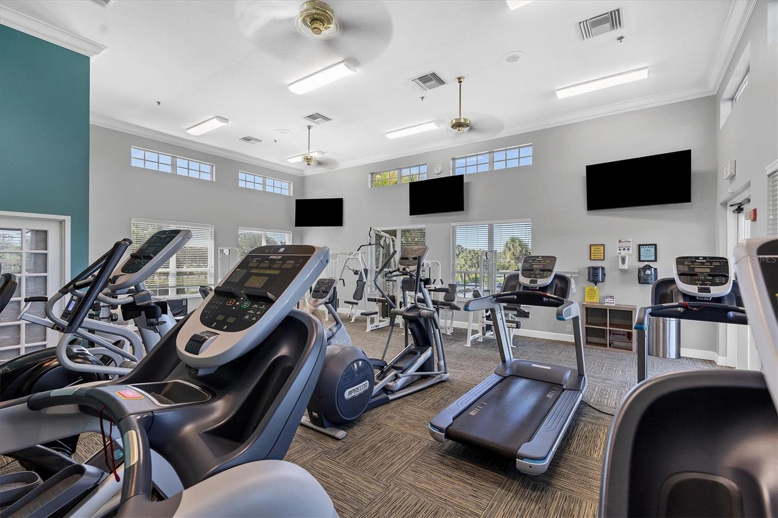 PELICAN POINTE GOLF & CNTRY CL - Residential