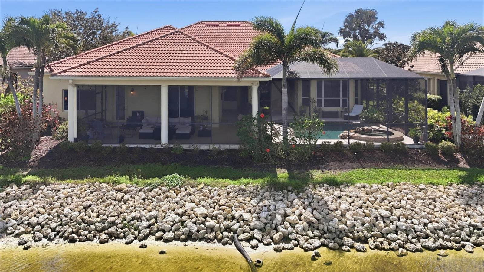 PELICAN POINTE GOLF & CNTRY CL - Residential