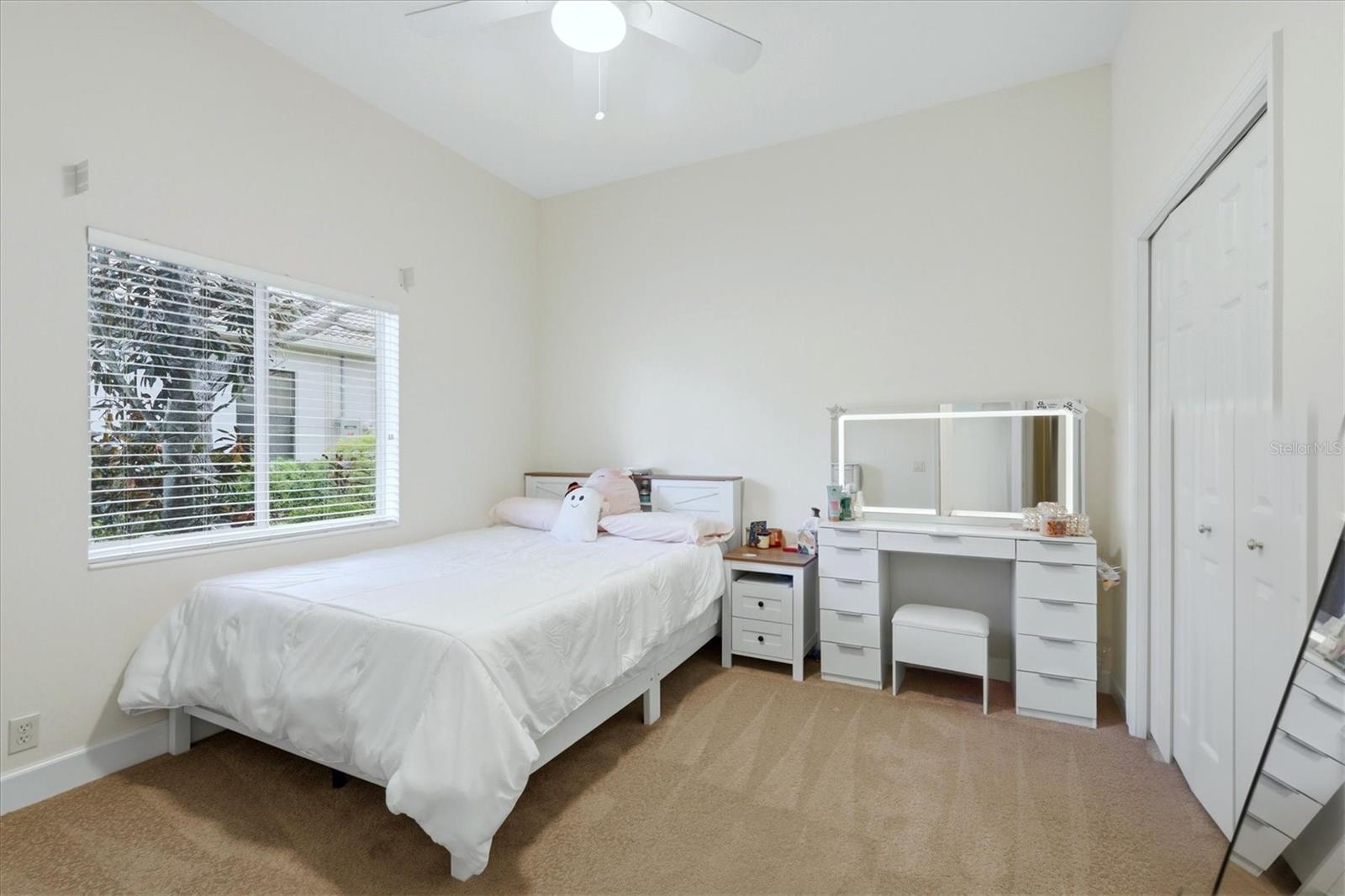 PELICAN POINTE GOLF & CNTRY CL - Residential