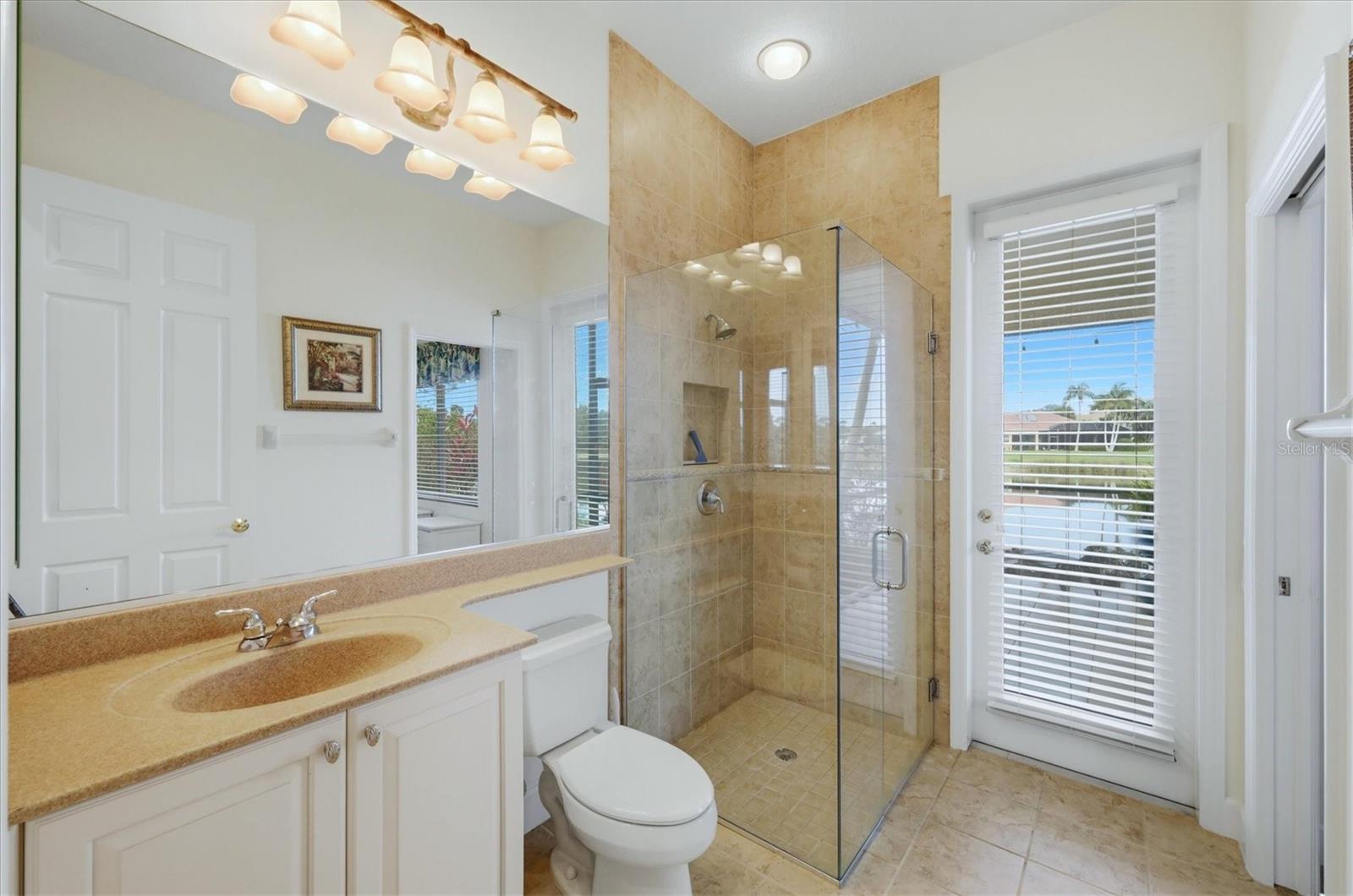 PELICAN POINTE GOLF & CNTRY CL - Residential