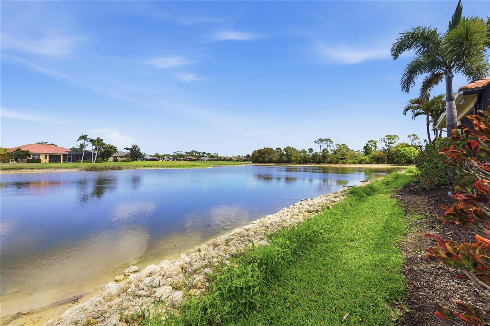 PELICAN POINTE GOLF & CNTRY CL - Residential