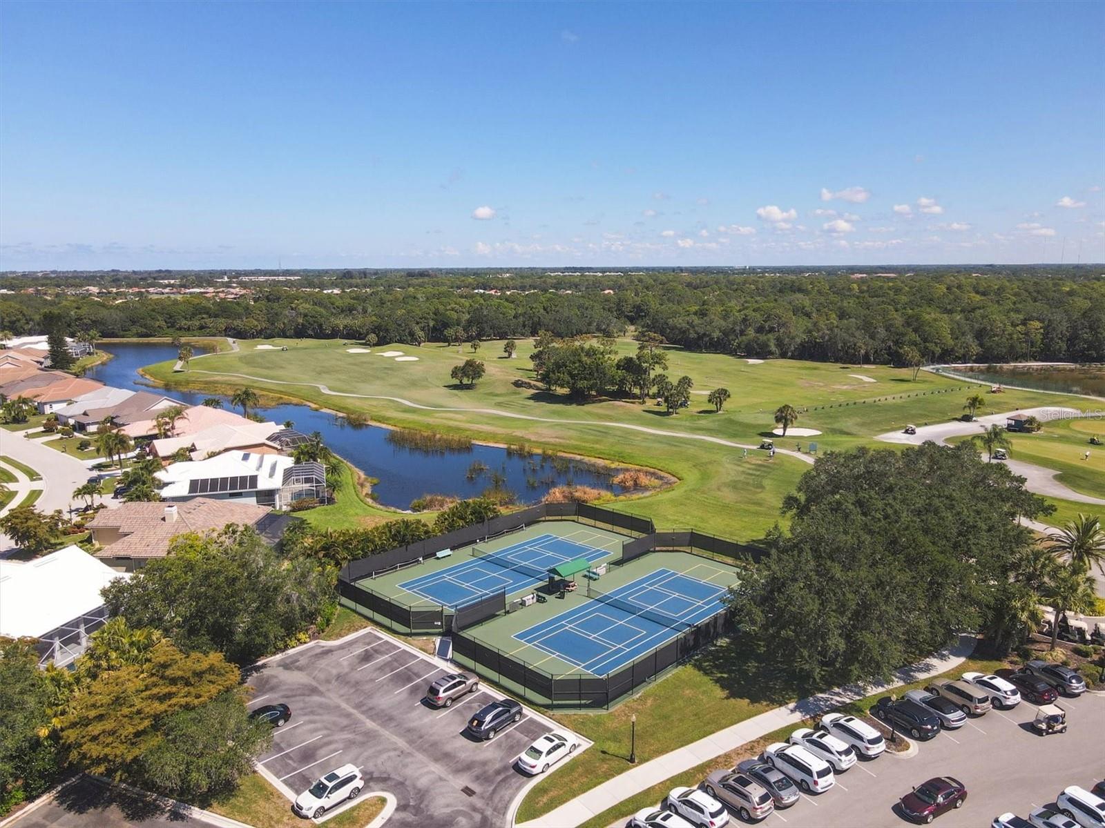 PELICAN POINTE GOLF & CNTRY CL - Residential