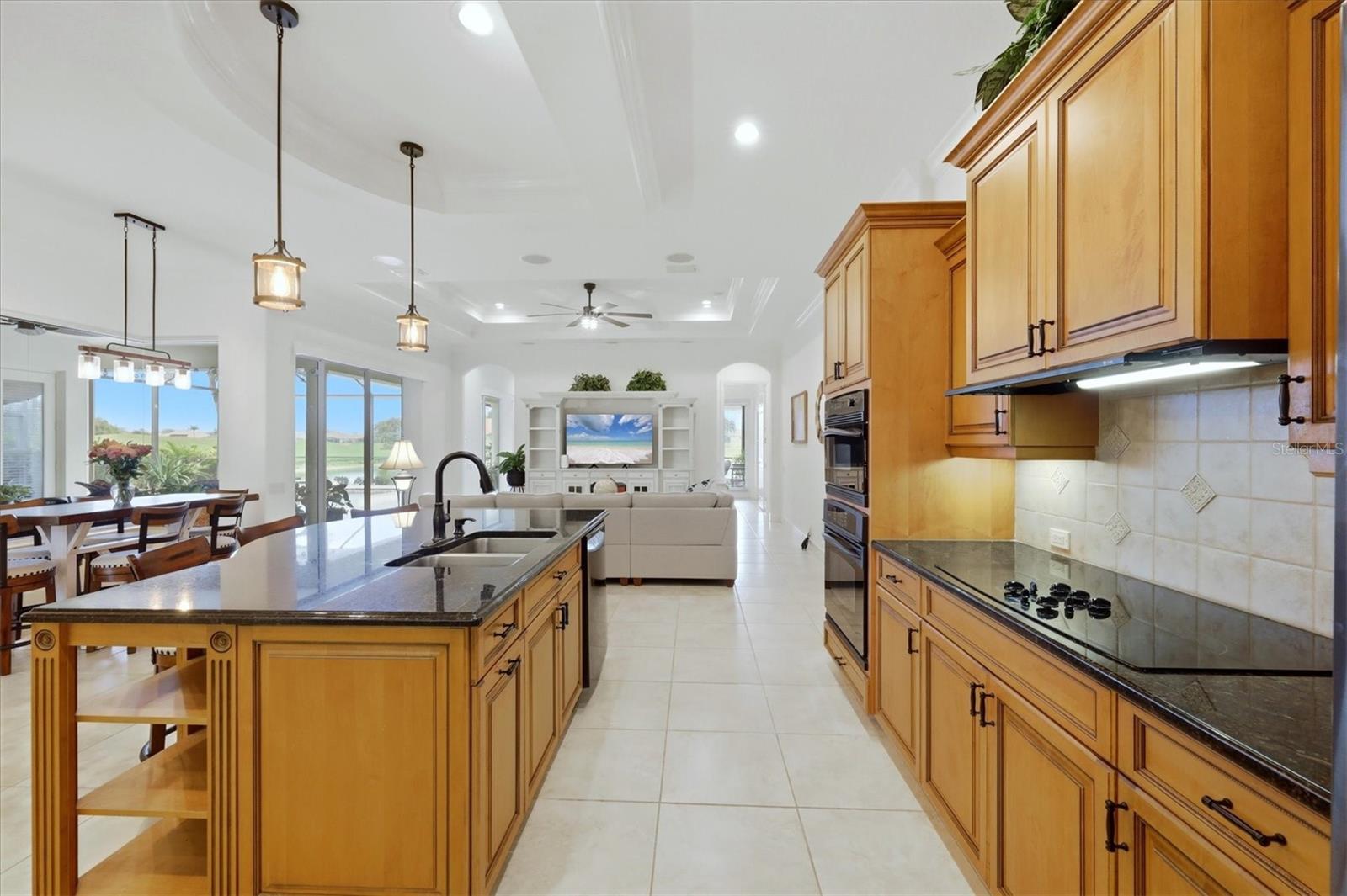 PELICAN POINTE GOLF & CNTRY CL - Residential