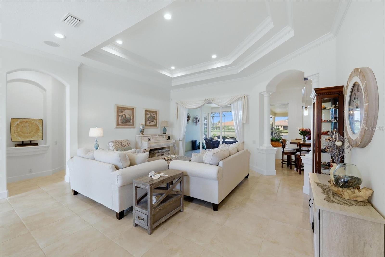 PELICAN POINTE GOLF & CNTRY CL - Residential