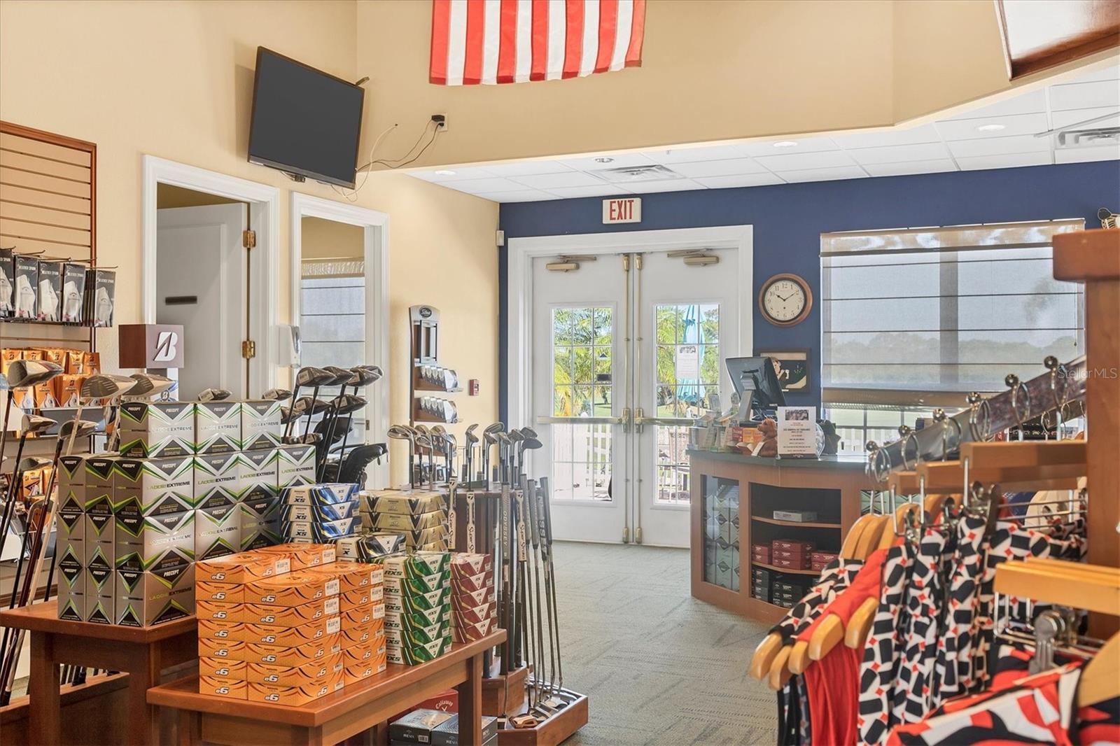 PELICAN POINTE GOLF & CNTRY CL - Residential