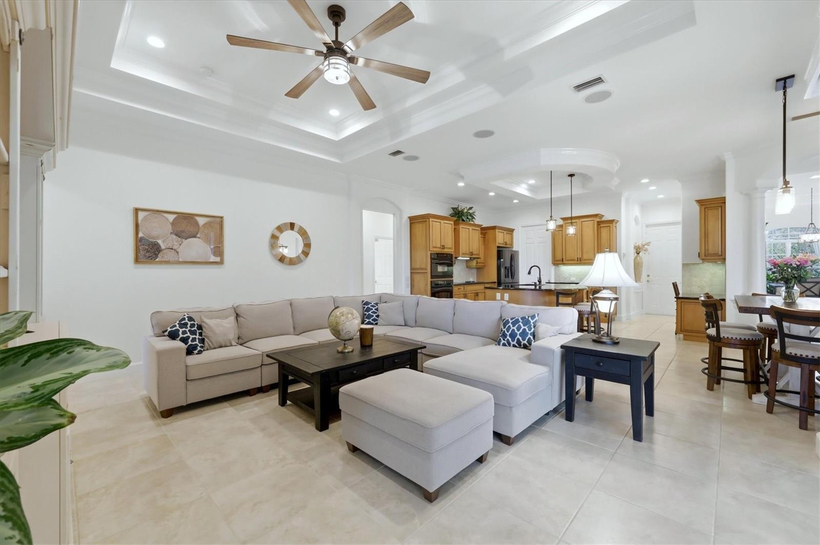 PELICAN POINTE GOLF & CNTRY CL - Residential